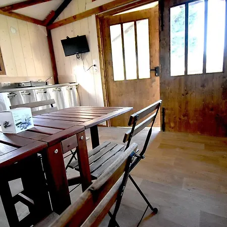 Glamping Terre & Kemping Étables